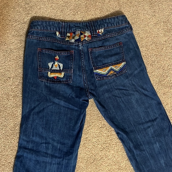 (Embroidered) Free People, Low-Waisted Flare Jeans, size 24 + Cool Back Pockets - Picture 5 of 8